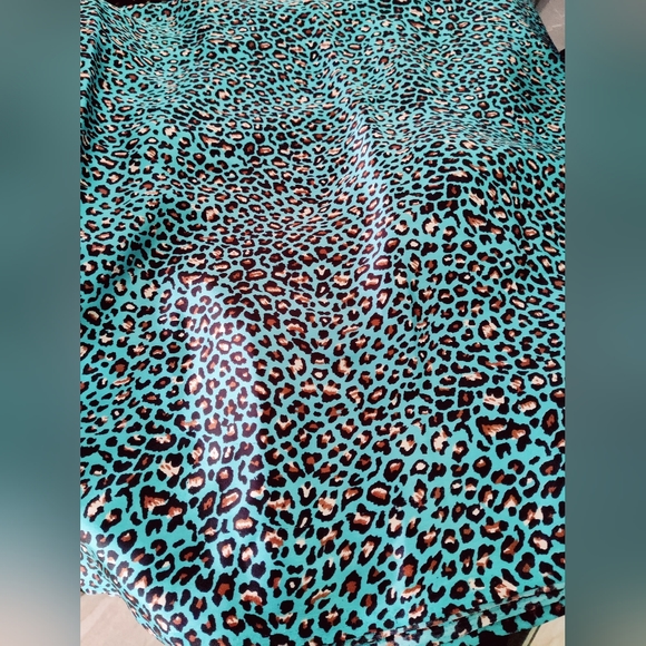 Moss Chitah.tiger print saatan fabric saree...no used...new saree - Picture 3 of 5